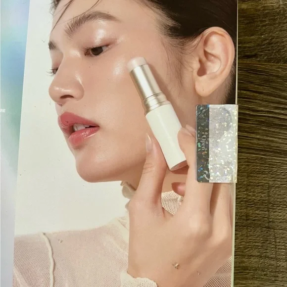 Hince Glass Skin Makeup Gift Set – Radiance Balm + Lip Glow + Pouch new sealed​ - Picture 11 of 11